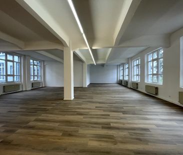 FRISCH RENOVIERTES BÜRO AUF 255m² IN ZENTRALER LAGE - Photo 1