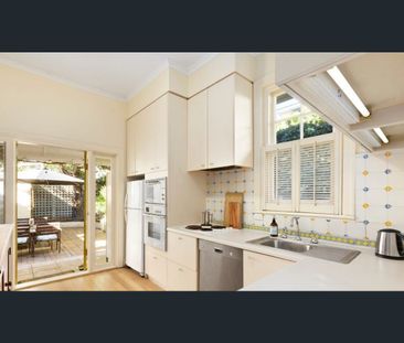 Charming Victorian Home in the Heart of South Yarra - Photo 3