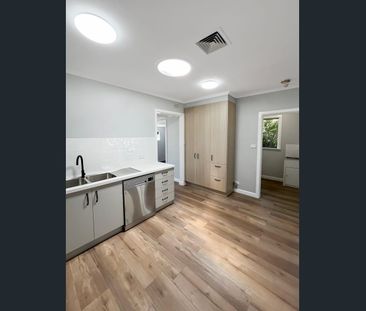 Spacious & Fully Renovated 5-Bedroom Home in Morwell - Photo 5