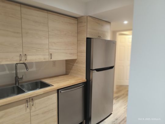 For Lease - 76 Pearson Ave Pearson Avenue, Richmond Hill, Ontario - Photo 1