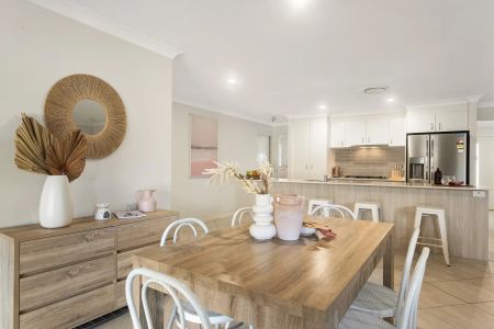 Modern Four Bedroom Family Home - Photo 3