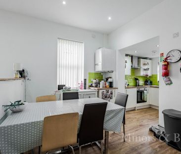 5 bedroom semi-detached house to rent - Photo 3