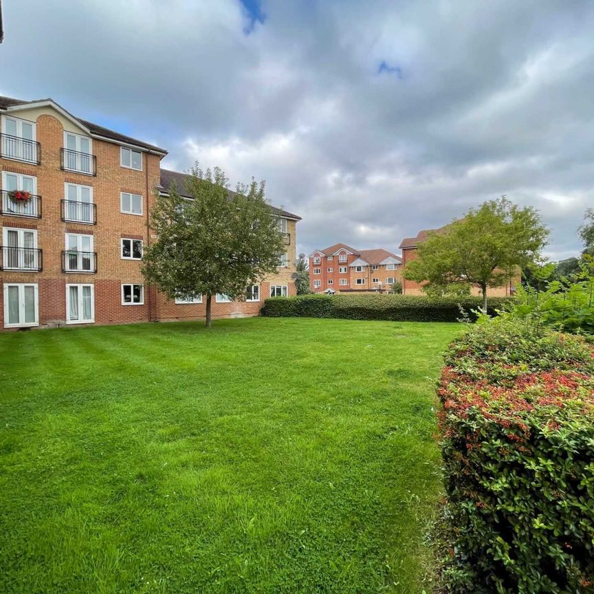 Price £1,600 pcm - Available Now - Unfurnished - Photo 1