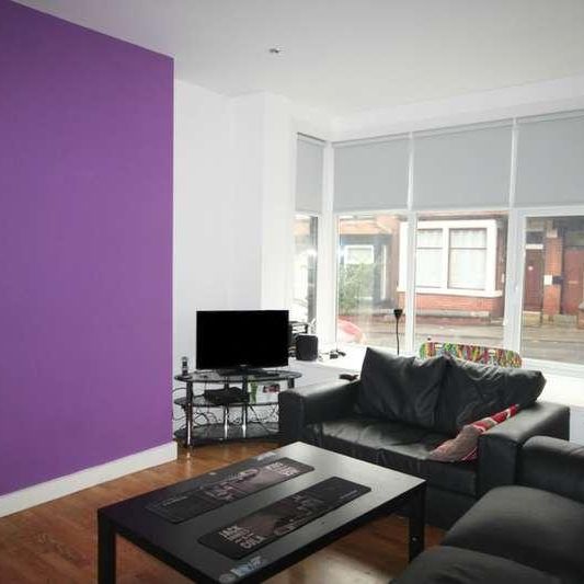 Winston Gardens, Leeds, LS6 - Photo 1