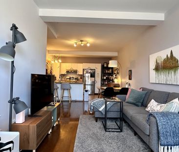 Lasalle : logement (1200pc) sur 2 étages avec 1 chambre à coucher o... - Photo 4