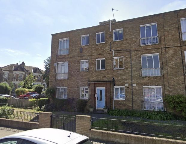 1 Bed Flat, Heather Lodge, N16 - Photo 1