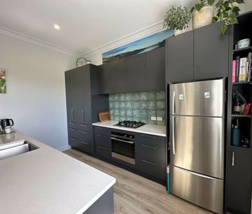 Charming 4 bedroom home with stunning views!!! - Photo 3