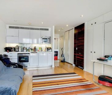 Studio to rent - Photo 1