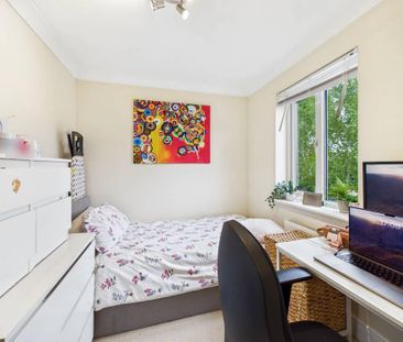 3 bedroom end of terrace house to rent - Photo 3