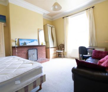 4 bedroom terraced house to rent - Photo 1