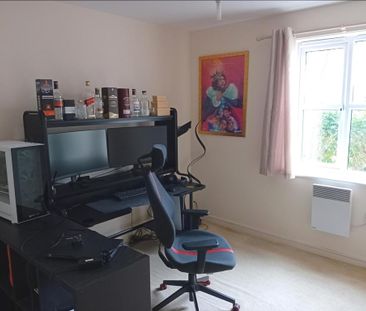 2 bedroom flat to rent - Photo 2