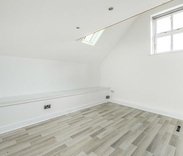 2 bedroom coach house to rent - Photo 6