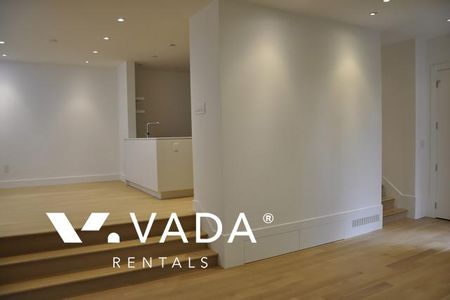 Unfurnished, 2 Bed 3.5 Bath Duplex For Rent - Photo 2