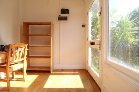 5 Bed Terraced House, Aslett Street, SW18 - Photo 2
