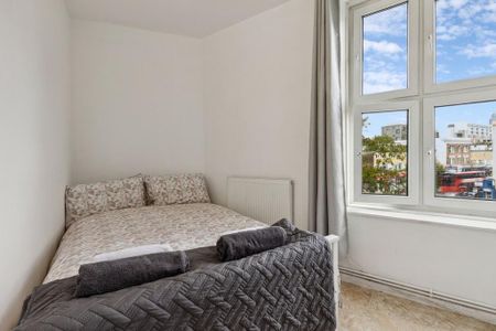 3 bedroom flat to rent - Photo 2