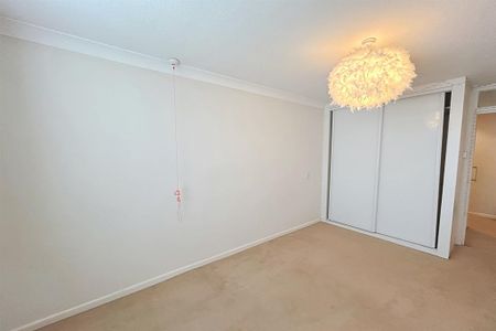 2 bedroom retirement property to rent - Photo 4
