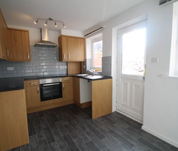 2 bedroom terraced house to rent - Photo 4