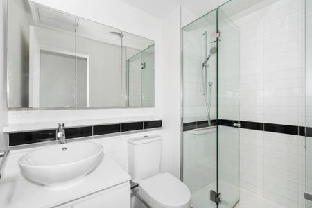 Stylish and Bright Two Bedroom Apartment! - Photo 5