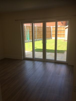 3 Bed Semi-detached House to Let in Tonbridge *Short term let* - Photo 1