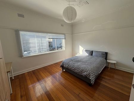 Caulfield North - Photo 5