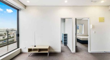 Spacious Two Bedroom, Corner Apartment! - Photo 3