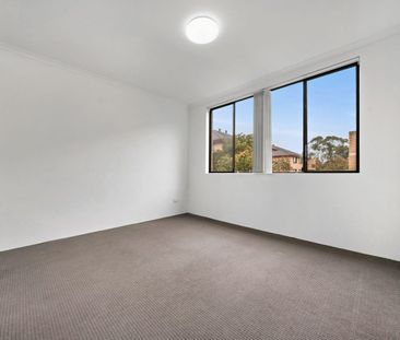 Freshly Painted 2 Bedroom Unit - Photo 3