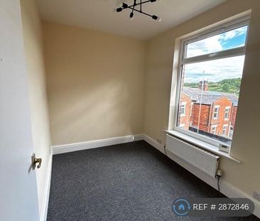 4 bedroom semi-detached house to rent - Photo 5