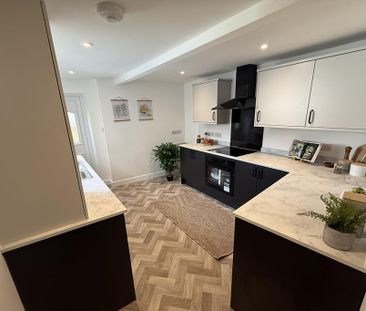 3 bedroom terraced house to rent - Photo 5