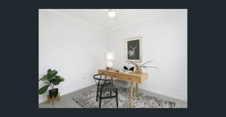 Immaculate & Central Family Home - Photo 2