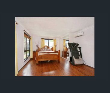 Spacious Family Home with Great Outdoor Living in Lurnea - Photo 4