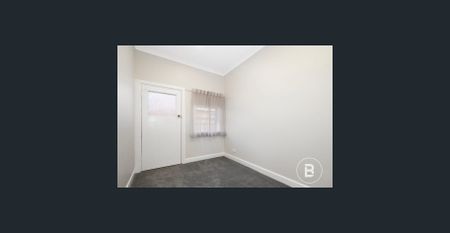 Charming Soldiers Hill Home in Prime Location - Photo 5