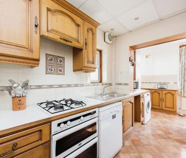 4 bedroom semi-detached house to rent - Photo 3