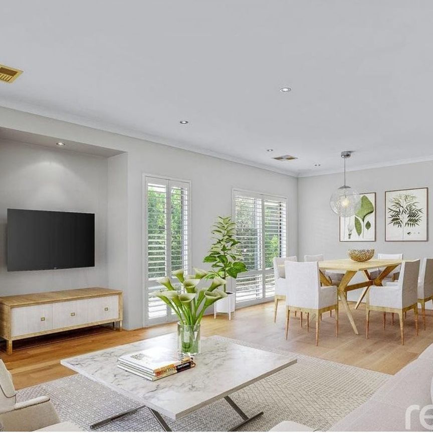 SPACIOUS FAMILY LIVING WITH STYLE & COMFORT! - Photo 1