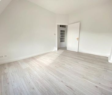 Schöne DG Wohnung mit wunderschönem Ausblick - Photo 1