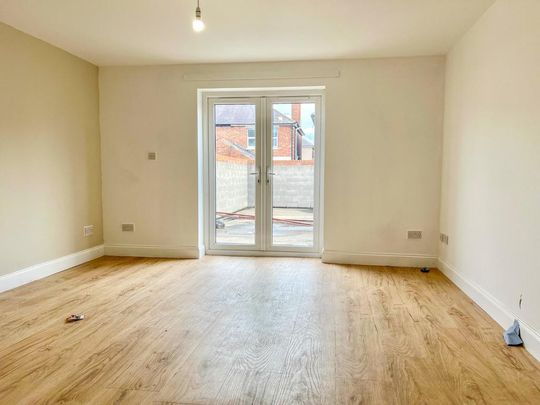 4 bedroom semi-detached house to rent - Photo 1