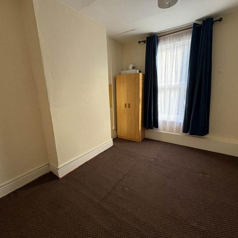 5 bedroom house to rent - Photo 1