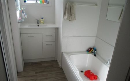 Close to Schools & Town - Western Heights - Photo 4