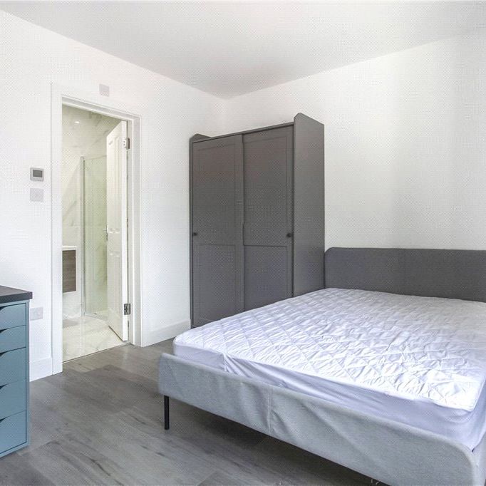 Elmside, Guildford, Surrey, GU2 7SH - Photo 1