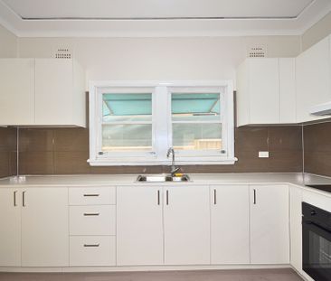 Renovated 2 Bedroom House!! - Photo 5