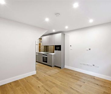 A lovely two bedroom ground floor flat forming part of a converted pub in Little Chelsea - Photo 1