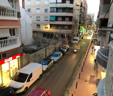 Piso de alquiler en Carrer D'elx, Centro - Photo 1