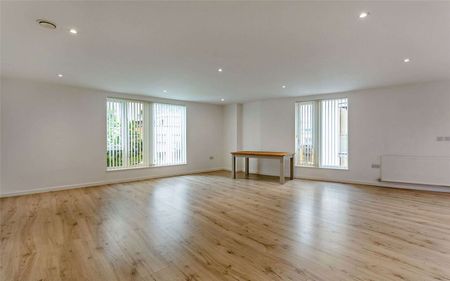 Two bedroom apartment with parking close to train station - Photo 3