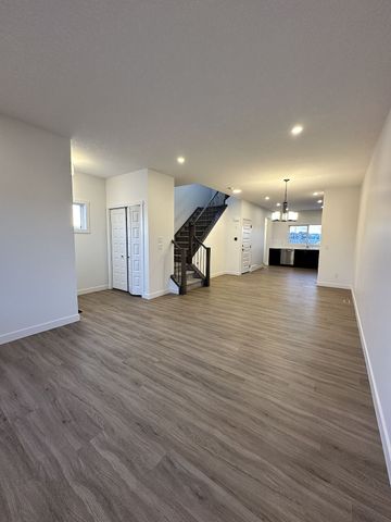 9 Silverton Glen Gate SW, Calgary - Photo 5