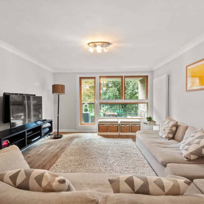 2 Bedroom Apartment, Sycamore Lodge,Gipsy Lane, London SW15 - Photo 1