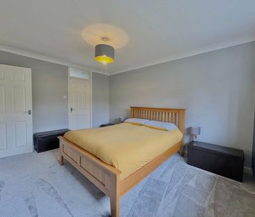 Robin Hill Drive, Camberley, Surrey, GU15 - Photo 5