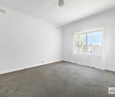 Well-positioned, 2-bedroom home. - Photo 5