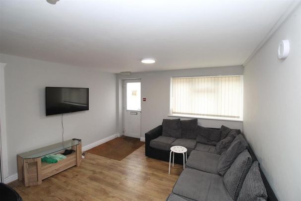 6 bedroom flat to rent - Photo 1