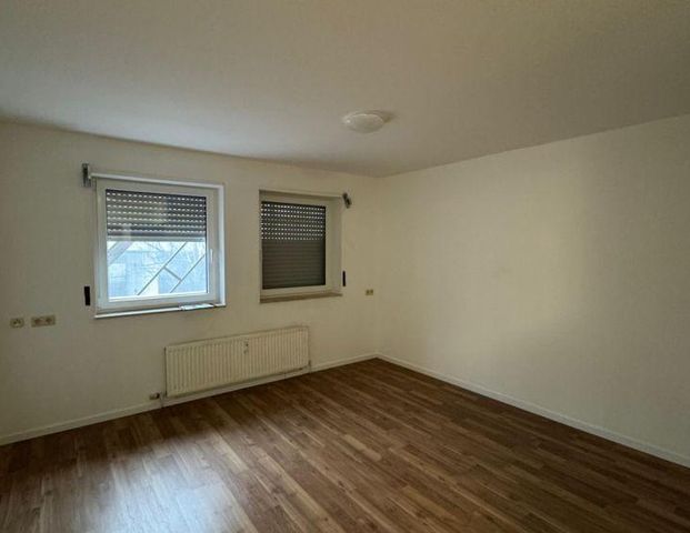 Schöne möblierte 1 Zimmer Wohnung, mit einer Pantryküche, im Zentrum von Ludwigshafen. - Foto 1