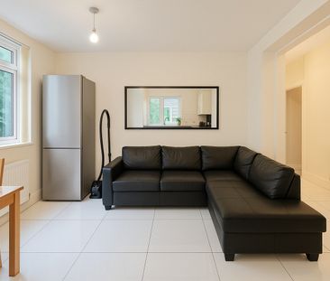 Room in a Shared Flat, Gated, SE16 - Photo 1
