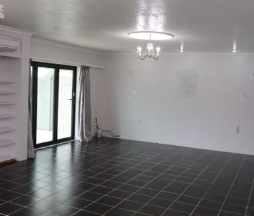 Lifestyle living with space and equestrian appeal - Photo 1